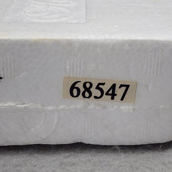 SWEET PURSUITS & A FLOWERFUL PRESENT FOR MOTHERS DAY Ornaments Pooh's Honeypot - Picture 12 of 12